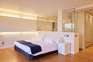 Posteľ alebo postele v izbe v ubytovaní Singular y espacioso apartamento Ondarreta Beach