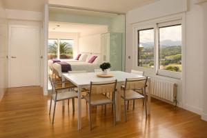 Posezení v ubytování Singular y espacioso apartamento Ondarreta Beach