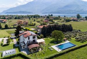 an aerial view of a estate with a swimming pool at Agriturismo Cà Del Lago in Gravedona