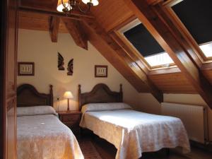 A bed or beds in a room at Casa Rural Burret