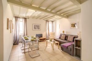 a living room with a couch and a table at Three Bedroom Apartment Campo dei Fiori in Rome