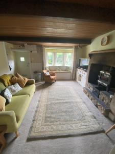 Gallery image of Lavender Cottage - 18th Century Characterful Space 