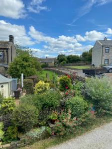 a garden with flowers on the side of a road at Lavender Cottage - 18th Century Characterful Space 