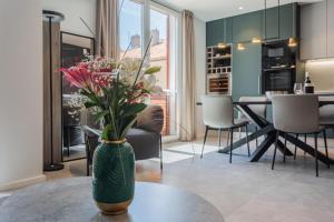 a vase with flowers on a table in a living room at Petit Palace in Zadar +30 photos