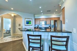 Kitchen o kitchenette sa Lovely Championsgate Condo with Resort Amenities