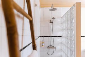 A bathroom at Casa Amarela