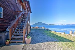 Gallery image of Waterfront Apt with Mtn View, Walk Into Town! in Craig