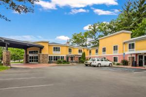 Afbeelding uit fotogalerij van Best Western Plus Traverse City in Traverse City