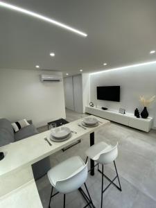 Televízia a/alebo spoločenská miestnosť v ubytovaní Cannes - Magnifique studio moderne