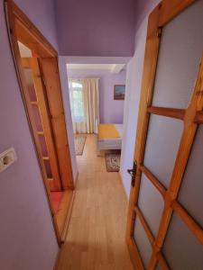 Katil dua tingkat atau katil-katil dua tingkat dalam bilik di Villa Camelia