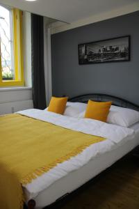 Postel nebo postele na pokoji v ubytování LYLY - Modern apartment with free parking in Prague