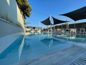 Bazén v ubytování Windrose Apartments - Shared Pool nebo v jeho okolí