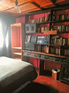 Biblioteca de l'habitació en casa particular