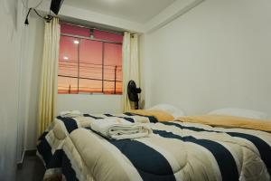 Tempat tidur dalam kamar di Hospedaje El Velero
