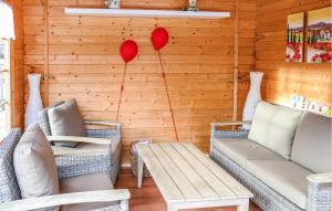 Χώρος καθιστικού στο Beautiful Home In Brünlos With Wifi