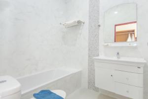 A bathroom at Mam Kaibae Hotel