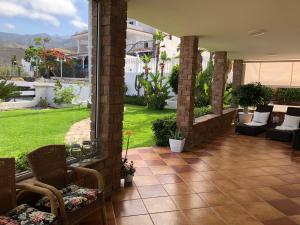 Vonkajšia záhrada v ubytovaní Villa Marianna con piscina climatizada y barbacoa