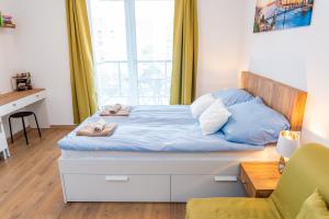 Postel nebo postele na pokoji v ubytování SWEET HOME Apartman , 30sqm studio, free private parking, mountain view, balcony, 20 min from downtown