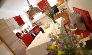 A kitchen or kitchenette at Berghotel Hois