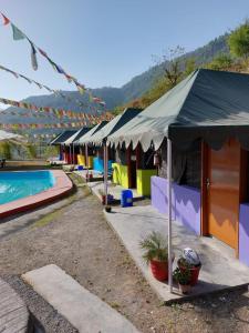 Swimmingpoolen hos eller tæt på Mussoorie Camp Resort