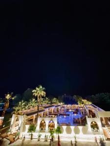 Bazén v ubytovaní Hotel Afrodite alebo v jeho blízkosti