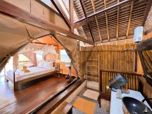Postel nebo postele na pokoji v ubytování La Cocoteraie Ecolodge - Luxury Glamping Tents
