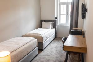 Postel nebo postele na pokoji v ubytování OPERA Hotel