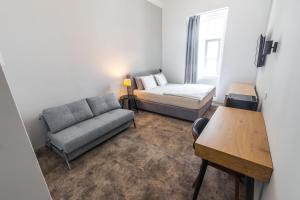 Postel nebo postele na pokoji v ubytování OPERA Hotel