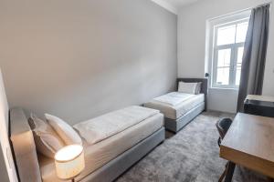 Postel nebo postele na pokoji v ubytování OPERA Hotel