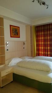 A bed or beds in a room at Chalet Helen