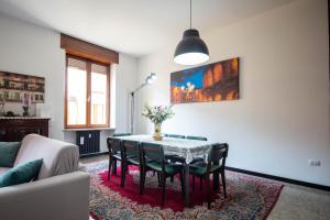 a living room with a table with chairs and a couch at Cattaneo 19 Rooms in Verona +15 photos