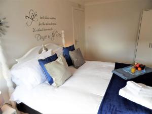Ένα ή περισσότερα κρεβάτια σε δωμάτιο στο Signature Apartments - Stanfield House