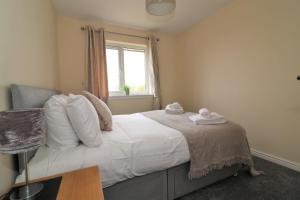 Gallery image of Signature - Wilkie House in Motherwell +37 photos