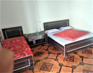 A bed or beds in a room at Aswal Deluxe by StayApart