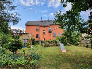 Foto de la galería de Ferienwohnung West - Alte Schule Sachswitz en Greiz