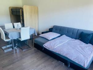 Зона вітальні в Gemütliche Seeblickwohnung Lara