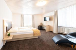 Postel nebo postele na pokoji v ubytování Hotel zum goldenen Kreuz