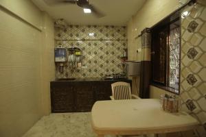 Foto Mumbais asuva majutusasutuse Cozy Furnished Apartment One Block From The Ocean galeriist