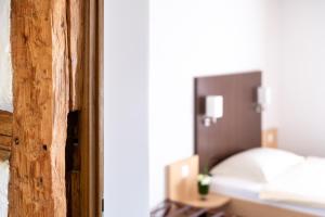 Postel nebo postele na pokoji v ubytování Hotel zum goldenen Kreuz