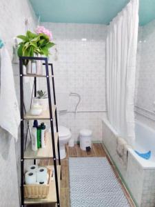 A bathroom at Quiet House with Private Garden