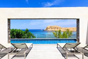 Cette villa offre une vue sur l'océan. dans l'établissement VILLA CALA ROSSA, à LʼÎle-Rousse
