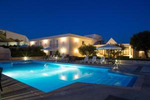 Bazén v ubytování Hotel Ramapendula nebo v jeho okolí