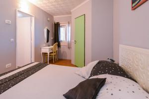 Posteľ alebo postele v izbe v ubytovaní Ancora Mokalo Apartments