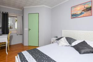 Posteľ alebo postele v izbe v ubytovaní Ancora Mokalo Apartments
