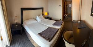 Postel nebo postele na pokoji v ubytování Hotel La Fenice