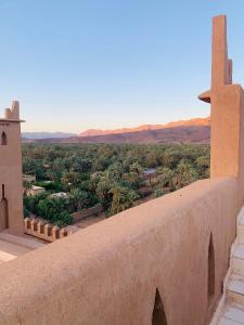 En balkon eller terrasse på Kasbah Hnini