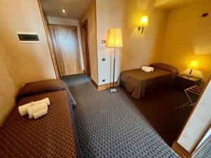 Postel nebo postele na pokoji v ubytování Hotel La Fenice
