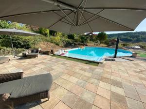 The swimming pool at or close to Le Relais de Campagne