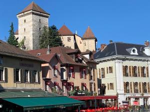 Gallery image of LAKE HOME in Annecy