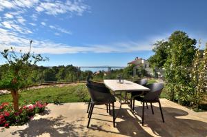 Fotografie z fotogalerie ubytování New apartment with terrace and sea view 1 v destinaci Poljane
